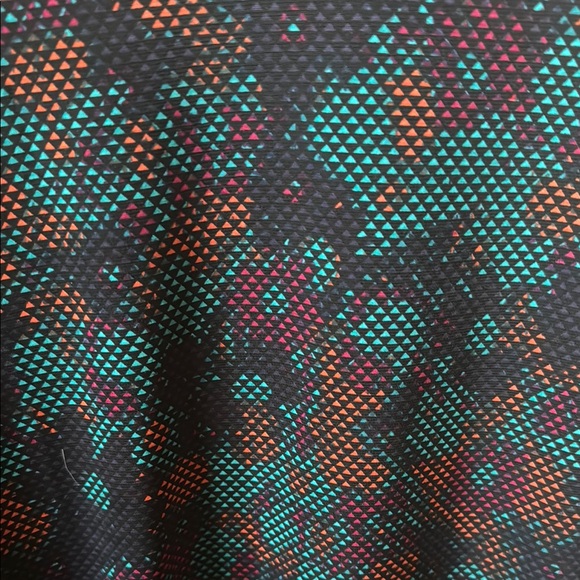 Colorful Patterned Tops - Picture 4 of 7